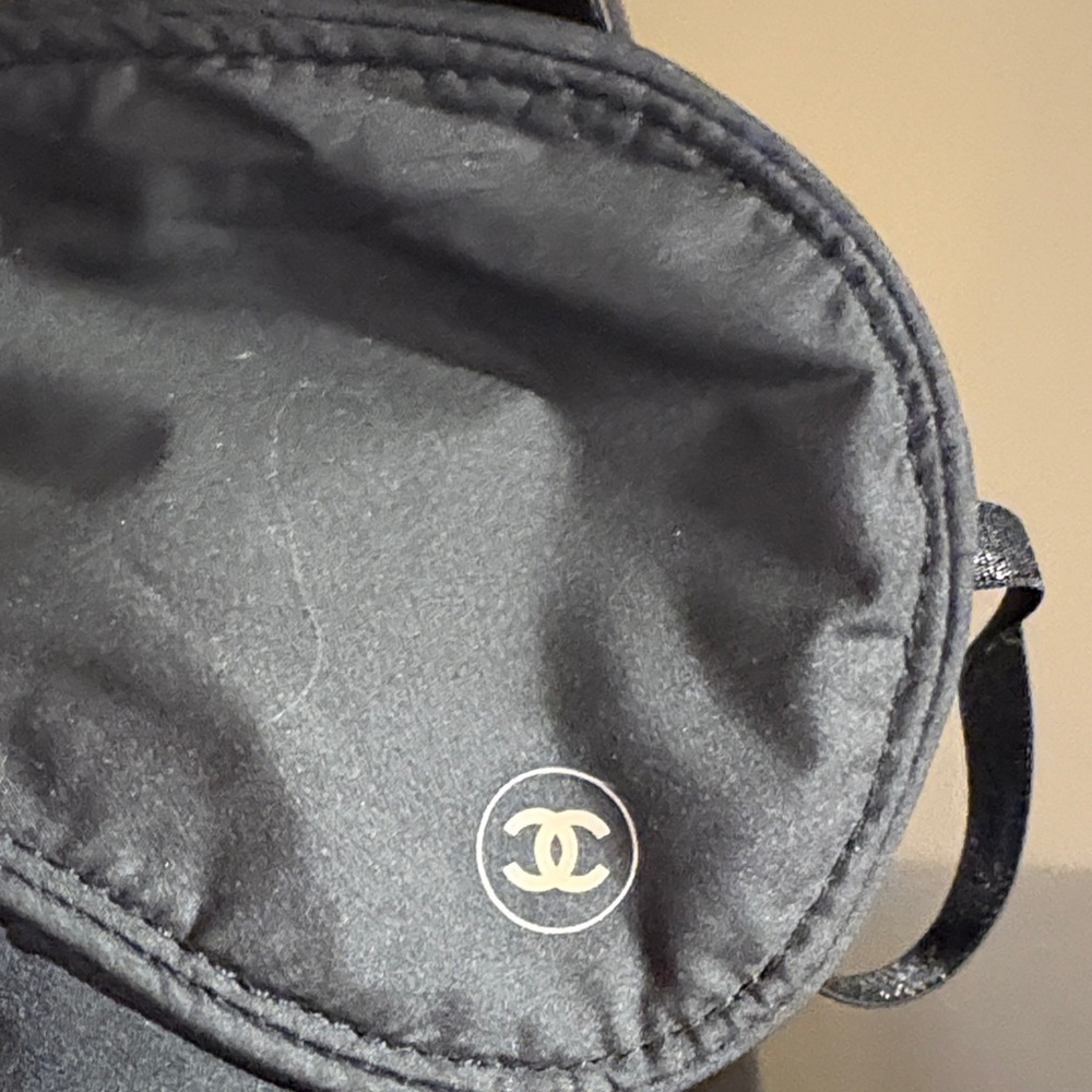 CHANEL Elegant Black Eye Mask - Picture 5 of 7